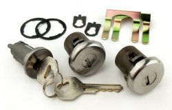 Dörr och tändningslås sats med originalnycklar GM A-body 1966