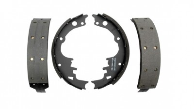 Bromsbackar bak Raybestos premium performace kvalite